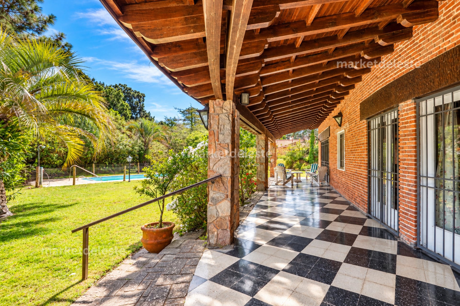 CASA EN VENTA - PLAYA MANSA